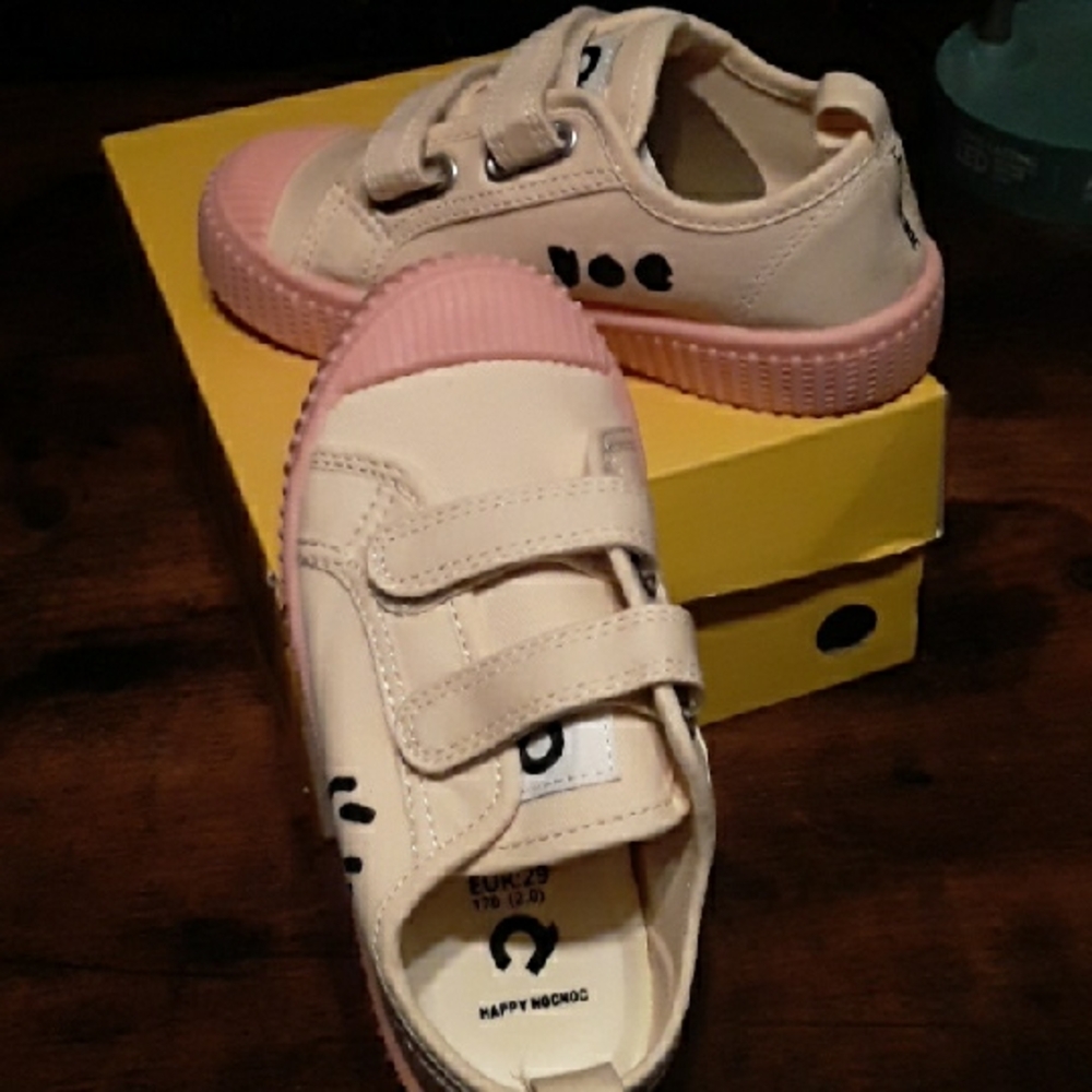 NWT Girls Sz 12 Adorable Velcro happy nocnoc UK Shoe Pink & Tan